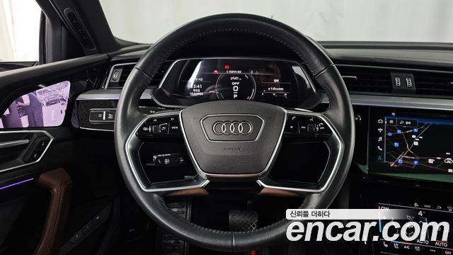 Audi e-tron 2021 — photo 19