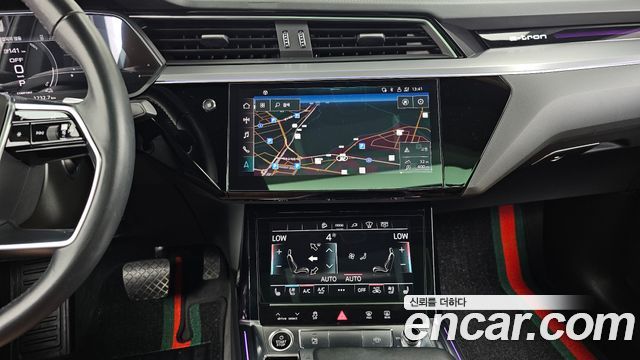 Audi e-tron 2021 — photo 20