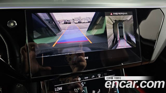 Audi e-tron 2021 — photo 21