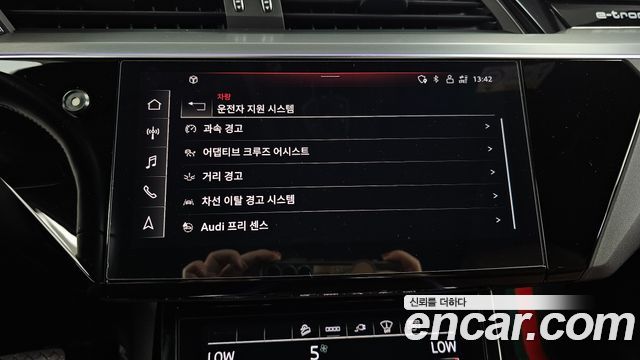 Audi e-tron 2021 — photo 22