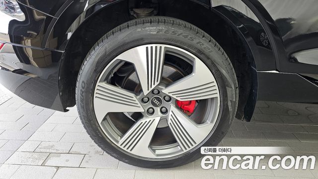 Audi e-tron 2021 — photo 7