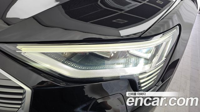 Audi e-tron 2021 — photo 8