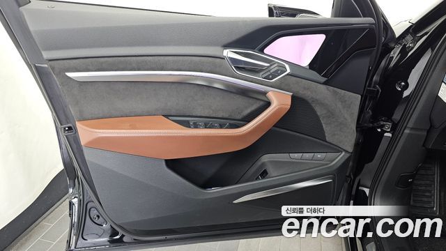 Audi e-tron 2021 — photo 14