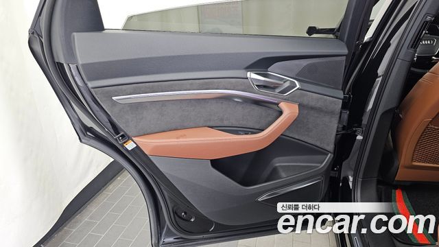 Audi e-tron 2021 — photo 15