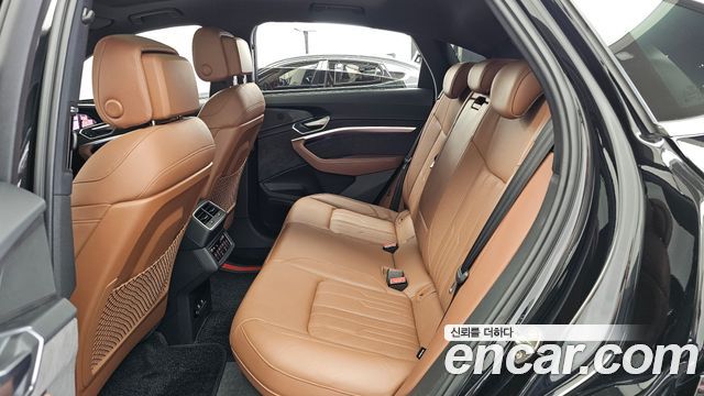 Audi e-tron 2021 — photo 16
