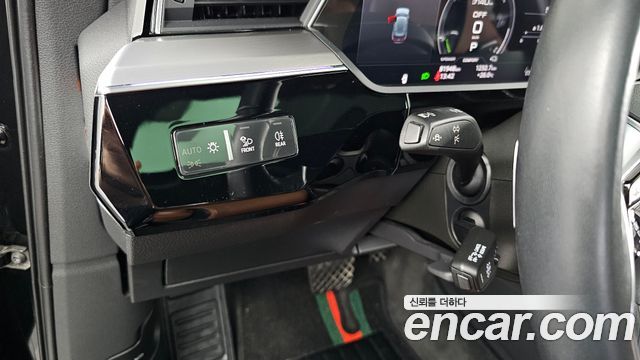 Audi e-tron 2021 — photo 28