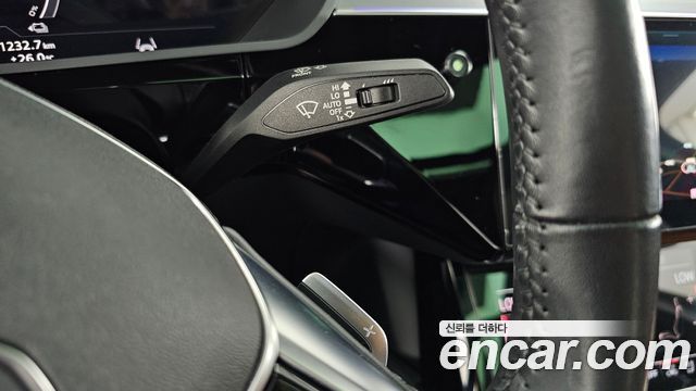 Audi e-tron 2021 — photo 29