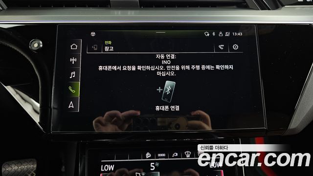 Audi e-tron 2021 — photo 30