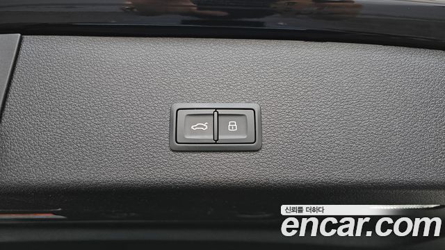 Audi e-tron 2021 — photo 32