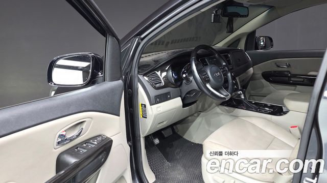 Kia Canival 2020 — photo 11