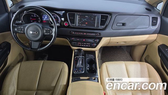 Kia Canival 2015 — photo 7