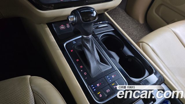 Kia Canival 2015 — photo 9
