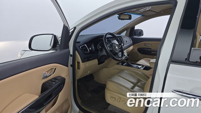 Kia Canival 2015 — photo 10