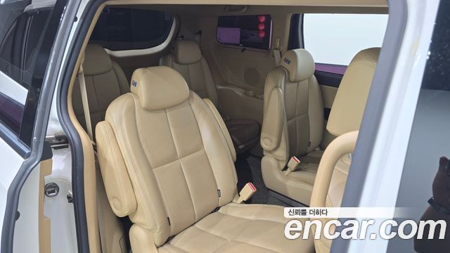 Kia Canival 2015 — photo 11