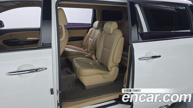 Kia Canival 2015 — photo 12