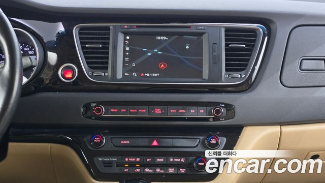 Kia Canival 2015 — photo 15