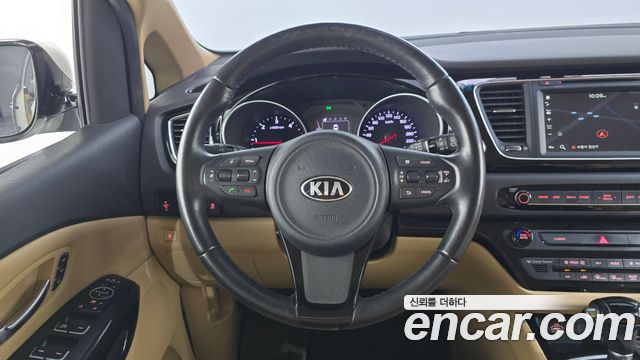 Kia Canival 2015 — photo 16