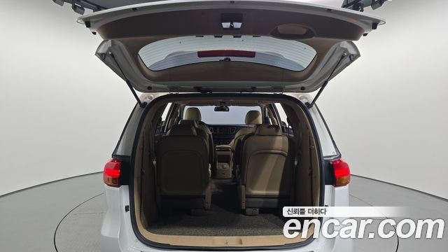 Kia Canival 2015 — photo 19