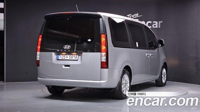Hyundai Staria 2025 — photo 2