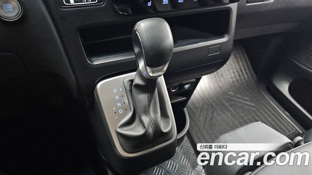 Hyundai Staria 2025 — photo 12