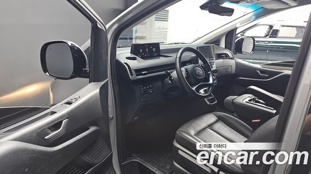 Hyundai Staria 2025 — photo 13