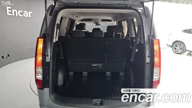 Hyundai Staria 2025 — photo 26