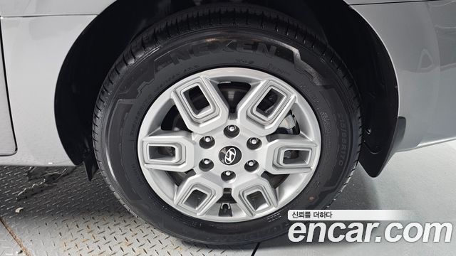 Hyundai Staria 2025 — photo 7