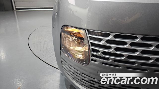 Hyundai Staria 2025 — photo 8