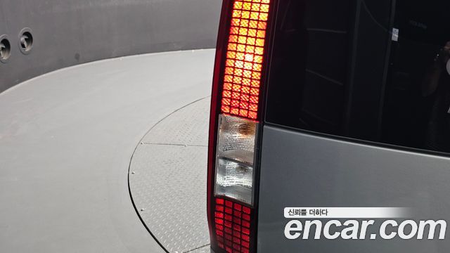 Hyundai Staria 2025 — photo 9