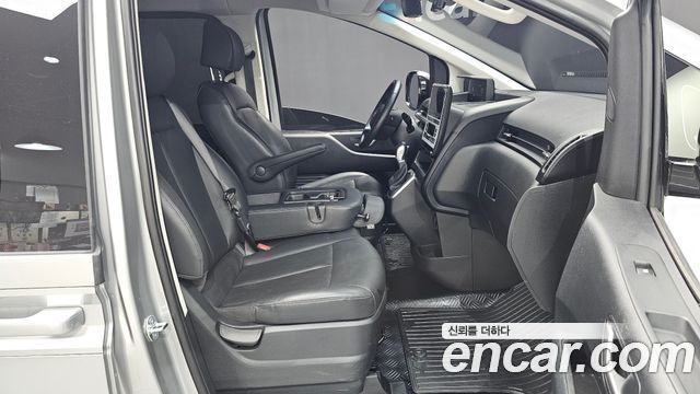 Hyundai Staria 2025 — photo 16