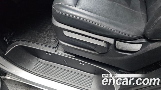Hyundai Staria 2025 — photo 32