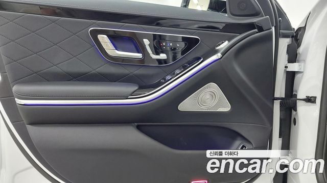 Mercedes-Benz S-Class 2025 — photo 15