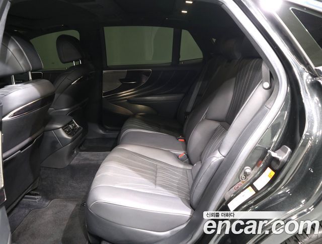 Lexus LS 2018 — photo 9