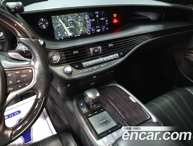 Lexus LS 2018 — photo 10