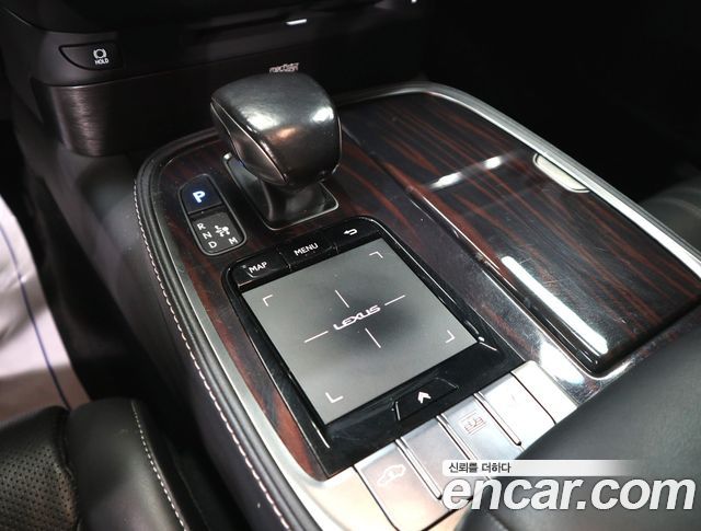 Lexus LS 2018 — photo 11