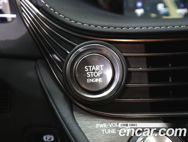 Lexus LS 2018 — photo 12