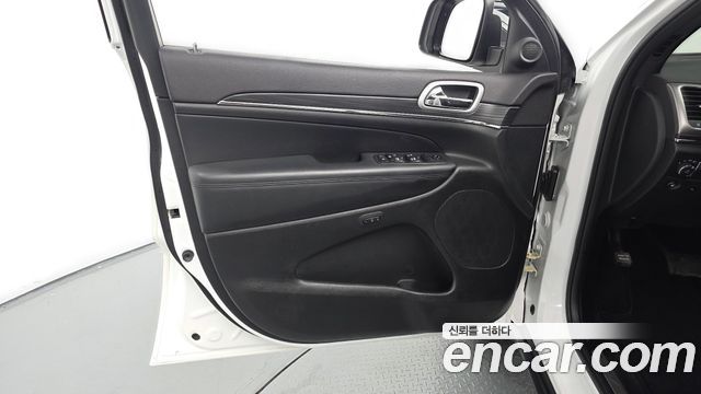 Jeep Cherokee 2019 — photo 14
