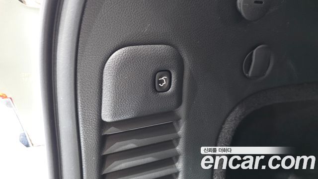 Jeep Cherokee 2019 — photo 27