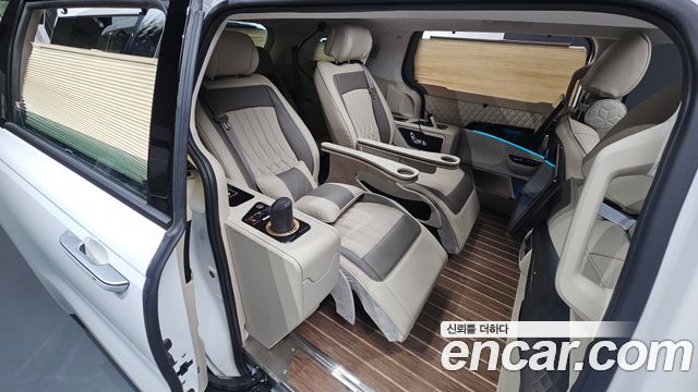 Kia Canival 2021 — photo 17