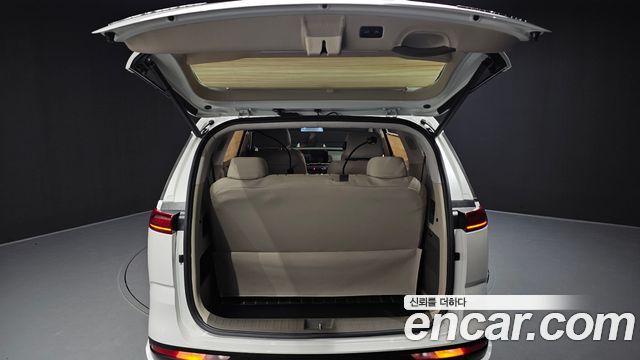 Kia Canival 2021 — photo 26