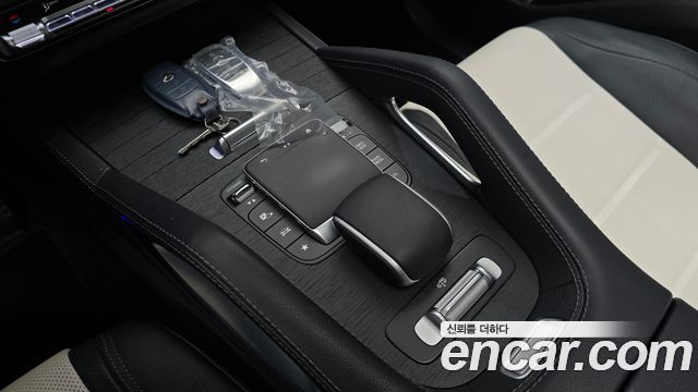 Mercedes-Benz GLE-Class 2023 — photo 16
