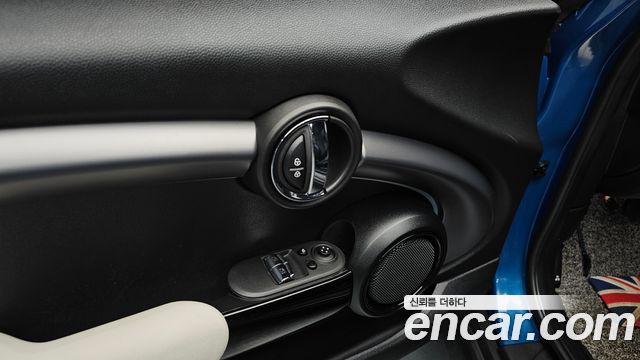 Mini Cooper 2022 — photo 25