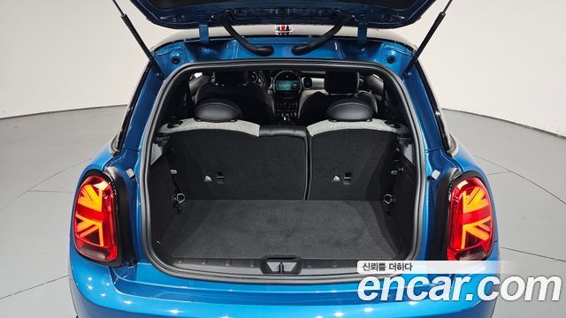 Mini Cooper 2022 — photo 26