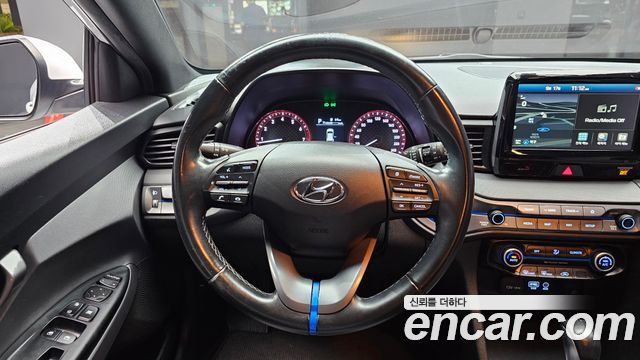 Hyundai Veloster 2020 — photo 12
