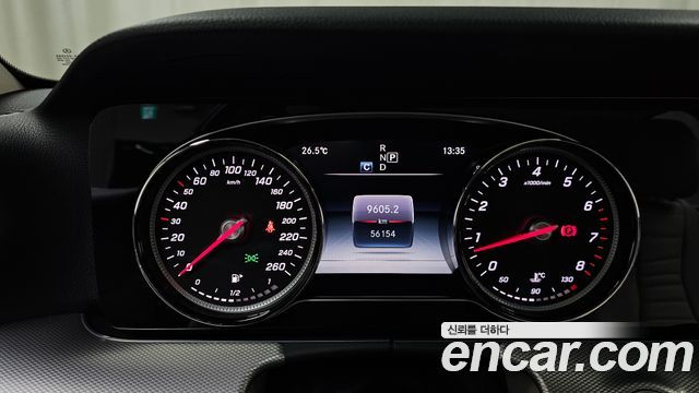 Mercedes-Benz E-Class 2018 — photo 11