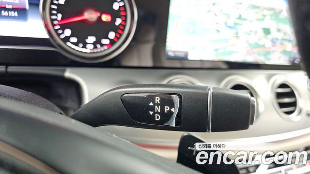 Mercedes-Benz E-Class 2018 — photo 12