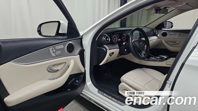 Mercedes-Benz E-Class 2018 — photo 13