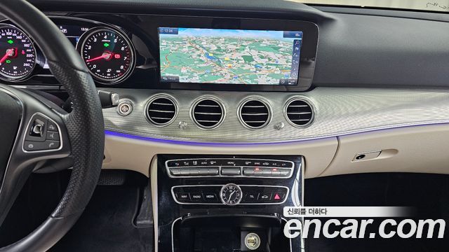 Mercedes-Benz E-Class 2018 — photo 18