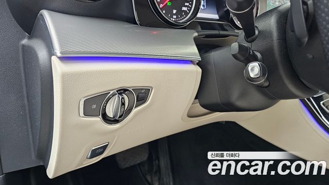 Mercedes-Benz E-Class 2018 — photo 24