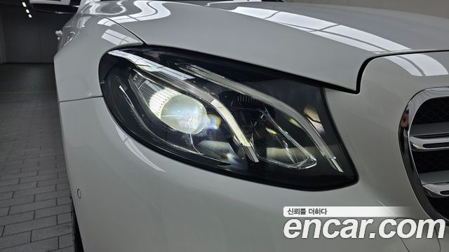 Mercedes-Benz E-Class 2018 — photo 8